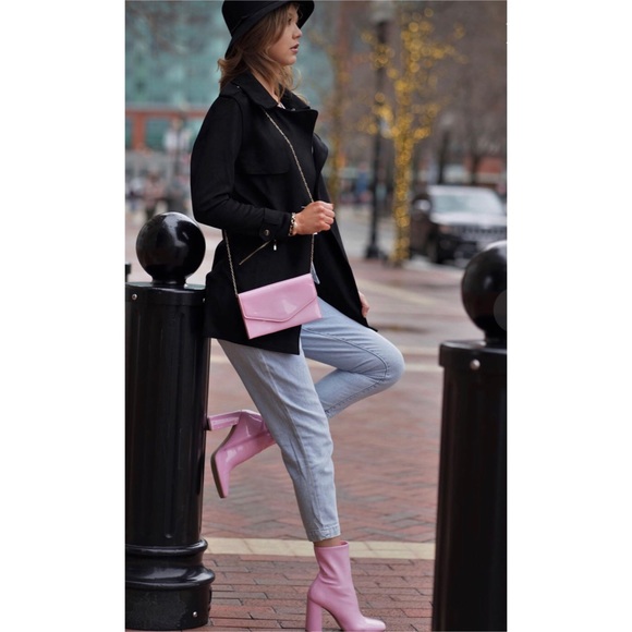Steve Madden Handbags - BWORLDLY PINK PATENT 👛